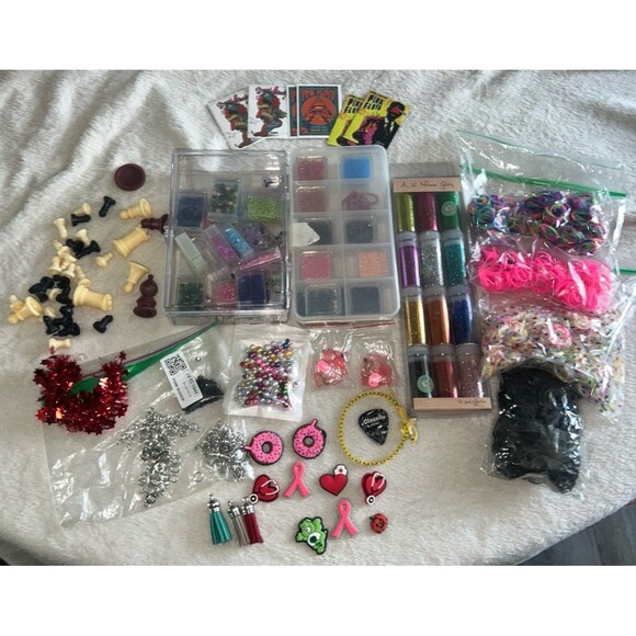 Lot of misc crafts - lots of beads & glitter - Picture 1 of 6